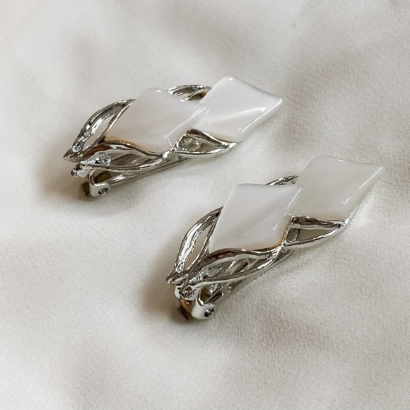 VTG Silver White Double Diamond Clip Earrings - Picture 7 of 7